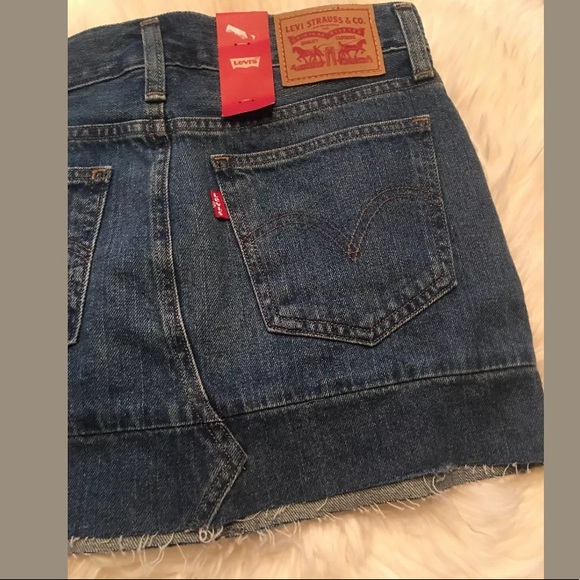 LEVIS WOMEN'S HIGH WAISTED SEAMED MINI SKIRT - Picture 4 of 8